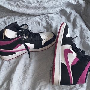 Purple and black nike air jordan’s. Worn once